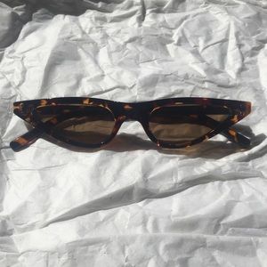 sleek tortoise sunglasses